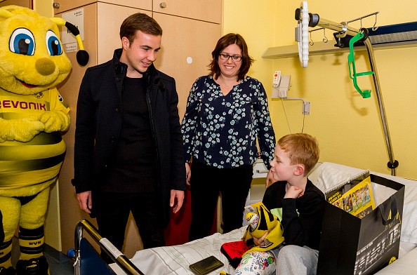 Dortmund mang 80.000 CĐV từ Sinal Iduna Park vào bệnh viện - Bóng Đá