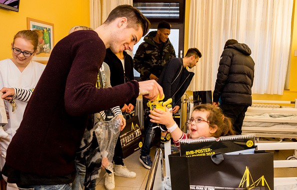 Dortmund mang 80.000 CĐV từ Sinal Iduna Park vào bệnh viện - Bóng Đá