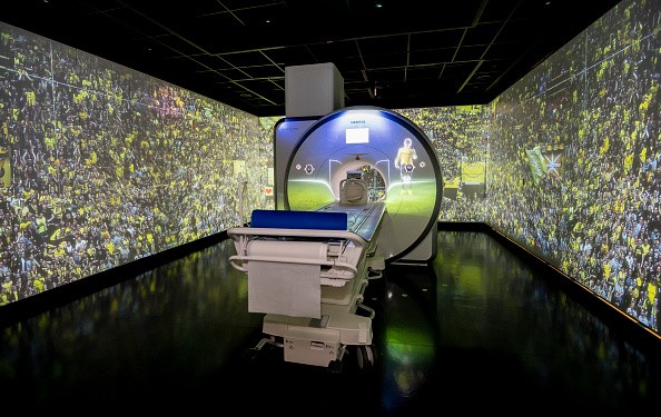 Dortmund mang 80.000 CĐV từ Sinal Iduna Park vào bệnh viện - Bóng Đá