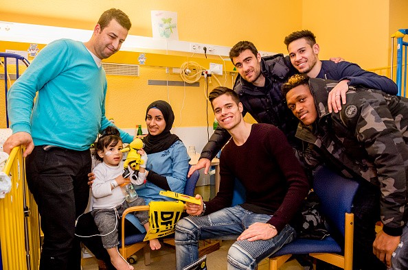 Dortmund mang 80.000 CĐV từ Sinal Iduna Park vào bệnh viện - Bóng Đá