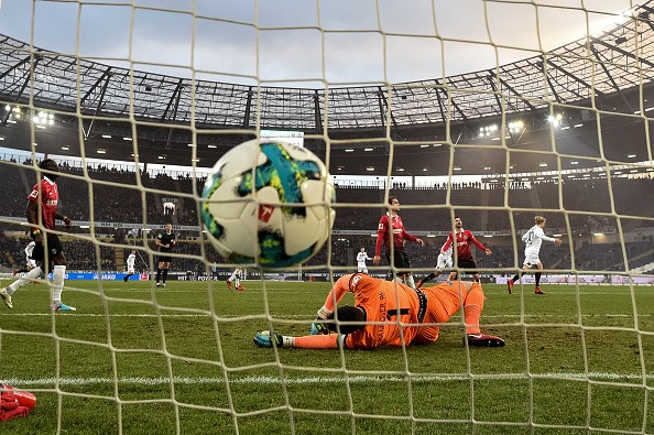 Leverkusen vươn lên ngôi nhì Bundesliga - Bóng Đá