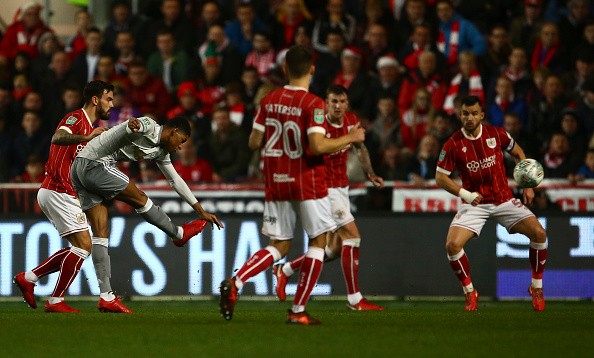 Mourinho mặt cắt không còn giọt máu sau khoảnh khắc định mệnh - Bóng Đá