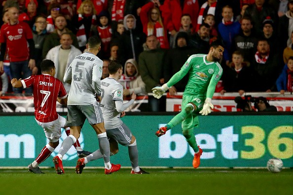 Mourinho mặt cắt không còn giọt máu sau khoảnh khắc định mệnh - Bóng Đá