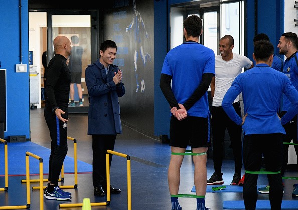 Sếp lớn xuất hiện, sân tập Inter thêm rộn ràng - Bóng Đá