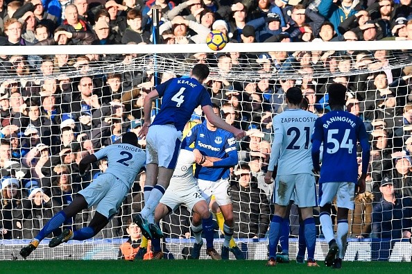Pickford 'bay như chim', Conte lắc đầu ngao ngán - Bóng Đá