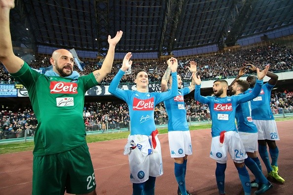 Lội 'dòng nước ngược', Napoli giữ vững ngôi đầu - Bóng Đá