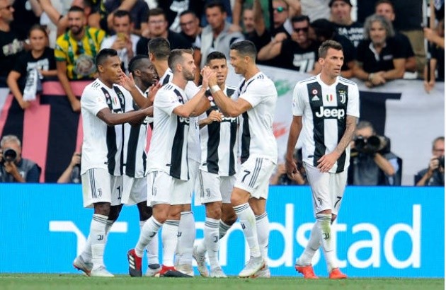 Ronaldo cười khó hiểu khi đồng đội ghi bàn - Bóng Đá