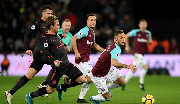 Giroud ngao ngán hát 