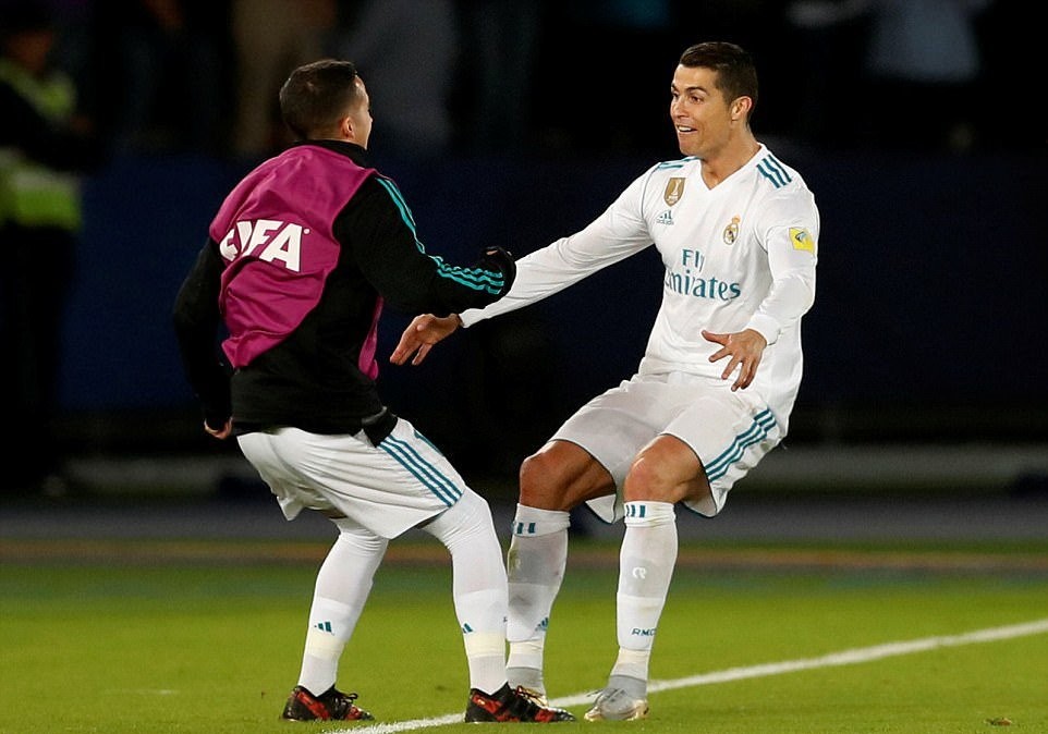 Ronaldo đá phạt cực hiểm giúp Real Madrid vô địch FIFA Club World Cup - Bóng Đá