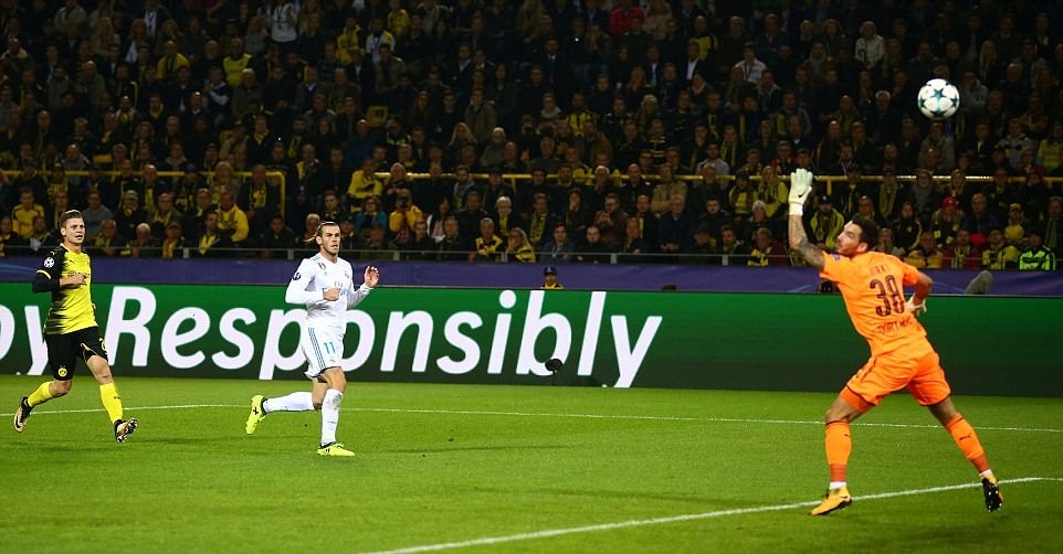 Koscielny bất ngờ với hành động đáp trả của đàn em ngày trở lại - Bóng Đá