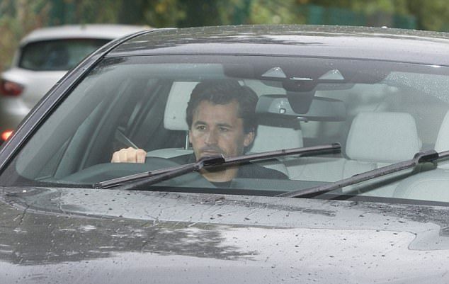 Mourinho đến sân tập Carrington với đầy vẻ âu lo - Bóng Đá