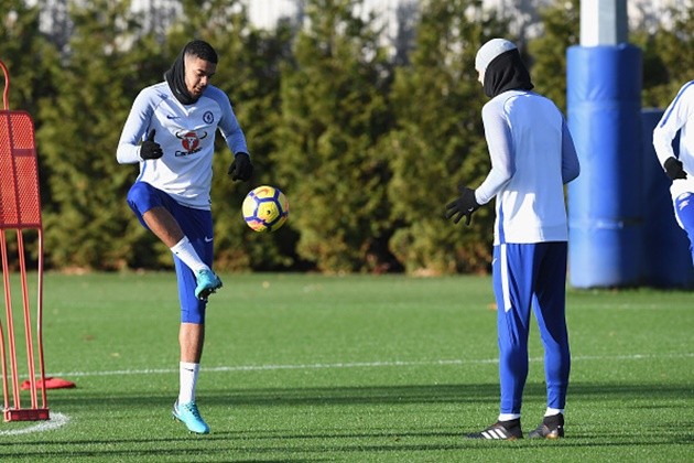 Được Conte ân cần chỉ dẫn, Zappacosta chắc suất đá chính - Bóng Đá