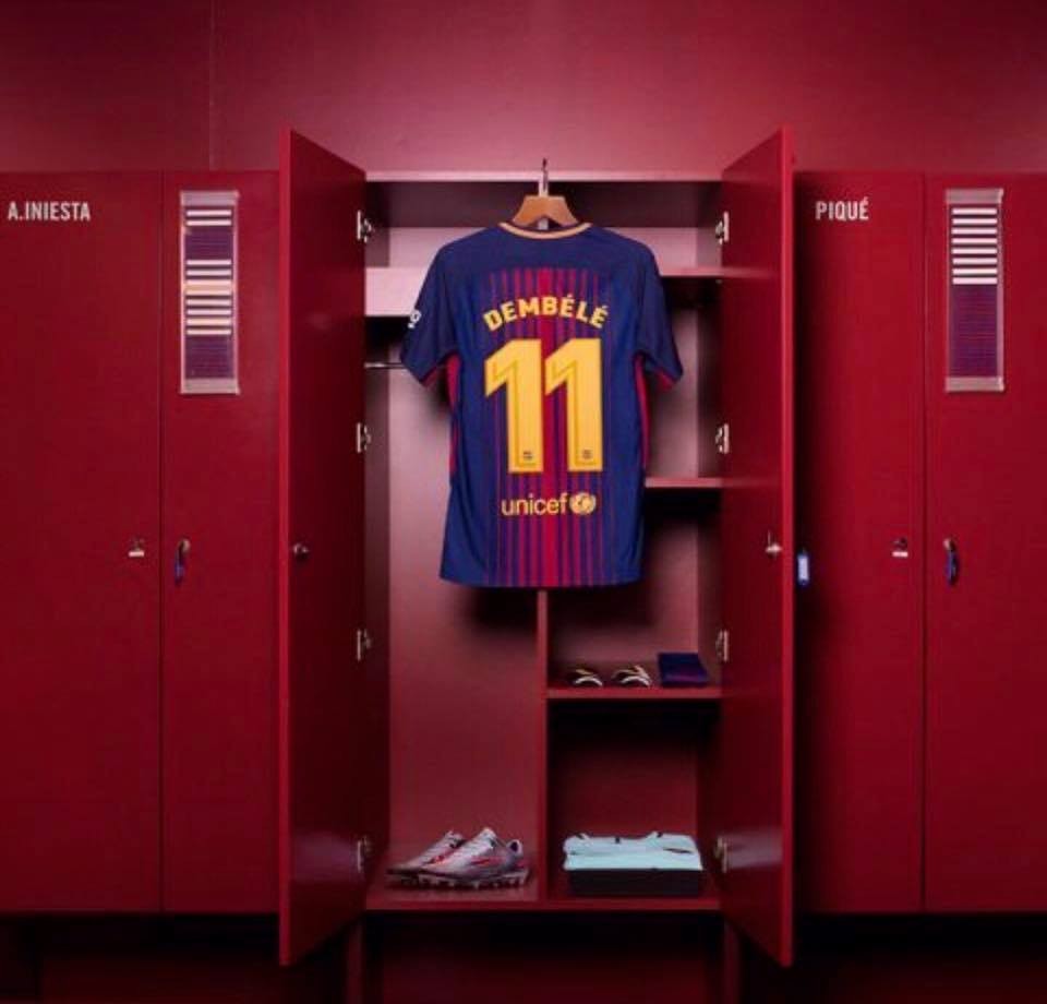 Ozil khiến fan nữ 