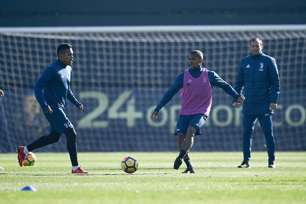 Mahrez tập chiêu lạ  - Bóng Đá