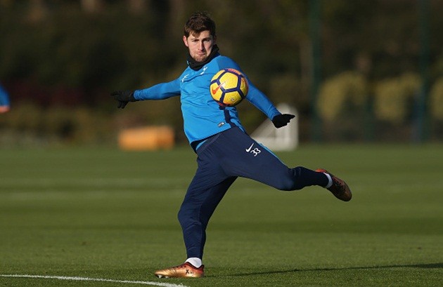 Gác lại nỗi buồn, dàn sao Tottenham ôm nhau thắm thiết trên sân tập - Bóng Đá