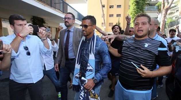 Lazio chăm sóc 