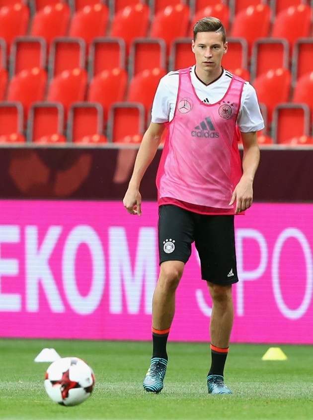 Mueller lao vào tập luyện, hòng ghi điểm trước Joachim Loew - Bóng Đá