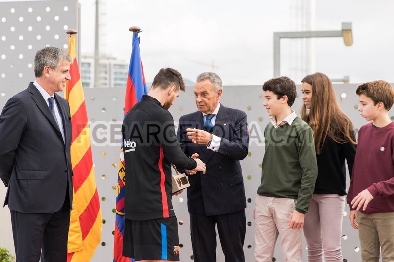 Leo Messi giành giải thưởng tưởng nhớ Aldo Rovira  - Bóng Đá
