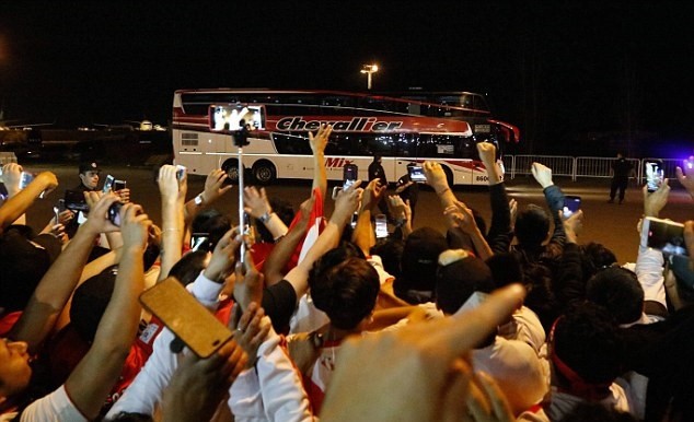 CĐV Peru gây náo loạn tại Argentina - Bóng Đá