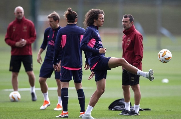 Arsenal tập luyện,  - Bóng Đá