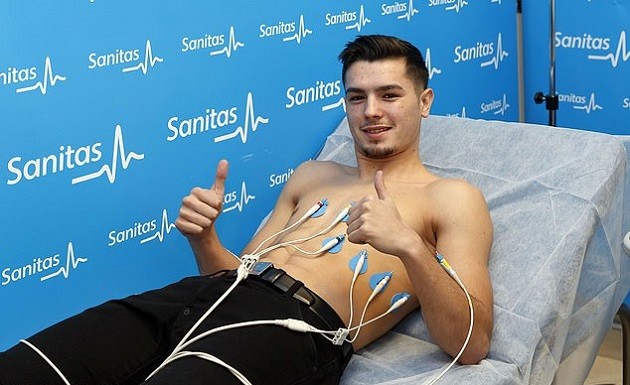 Tân binh đầu tiên ra mắt Real, Benzema có người chia lửa - Bóng Đá