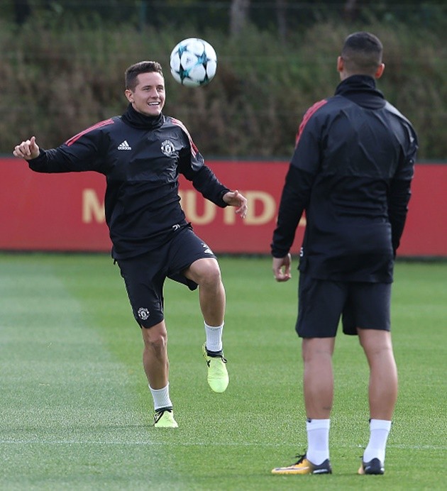 Ander Herrera tươi như hoa, chờ trận khai màn Champions League - Bóng Đá