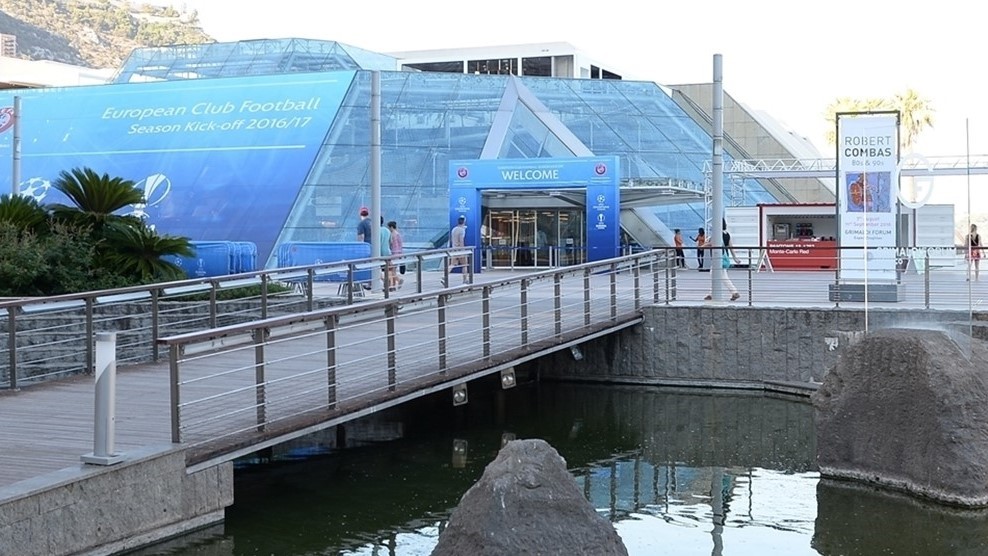 Lĩnh trọn đầu gối, người cũ vẫn khiến tiền đạo của Arsenal tắt điện - Bóng Đá