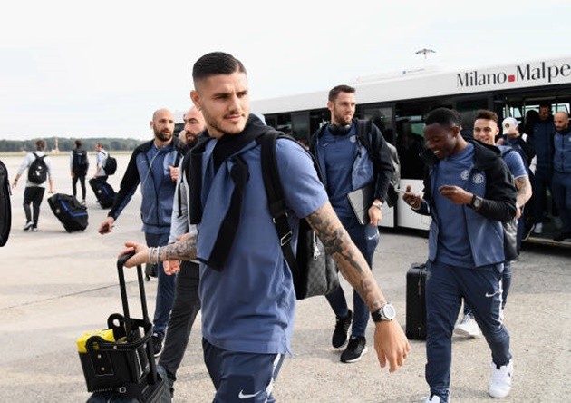 Dàn sao Inter mang thời trang lạ 