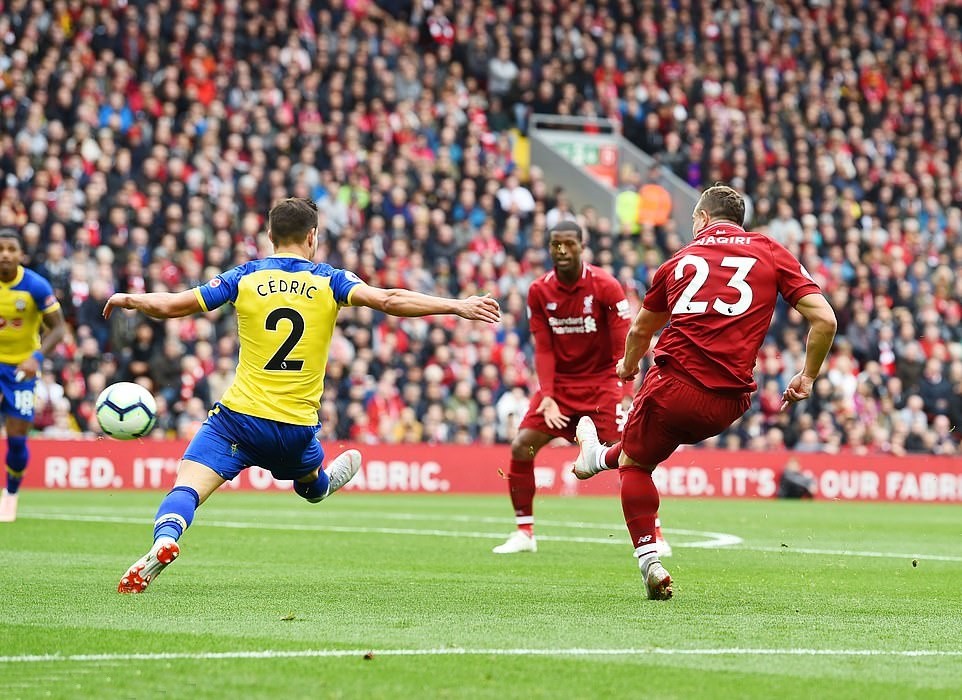 De Bruyne trở thành người kiến tạo đều đặn nhất lịch sử Ngoại hạng Anh - Bóng Đá