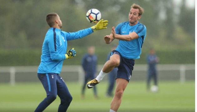 Tân binh Llorente cười thả ga trên sân tập Gà trống - Bóng Đá