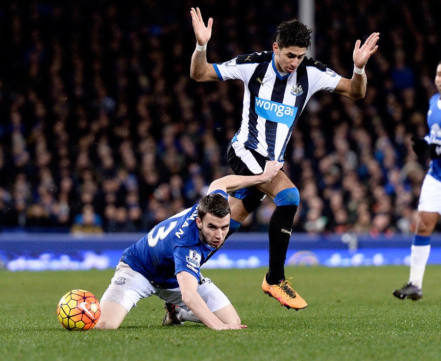 10 cuộc đối đầu bị thẻ đỏ nhiều nhất Ngoại hạng Anh - Bóng Đá