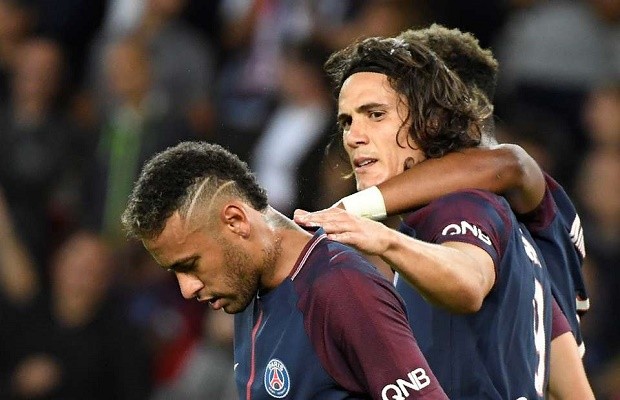 Muốn 'nhường' penalty cho Cavani, Neymar khiến NHM cười 'té ghế' - Bóng Đá