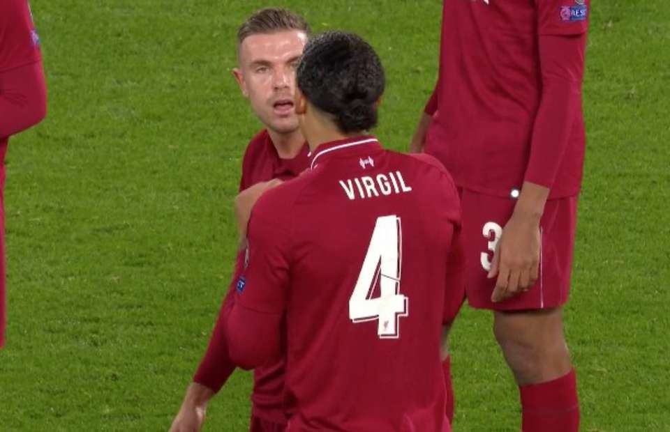Fan Liverpool nổi đóa vì Henderson dám tức giận với Van Dijk - Bóng Đá