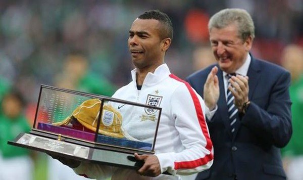 Ashley Cole thừa nhận 'ngây thơ và ngu xuẩn' khi rời Arsenal - Bóng Đá