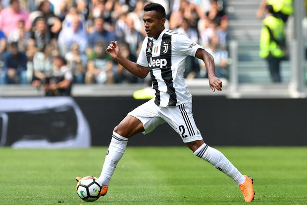 Alex Sandro gia hạn Juve - Bóng Đá