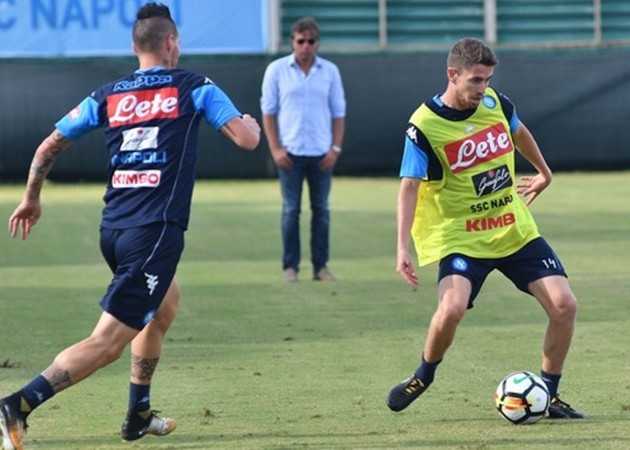 Cựu sao Real trầm tư ngắm mình trong gương - Bóng Đá