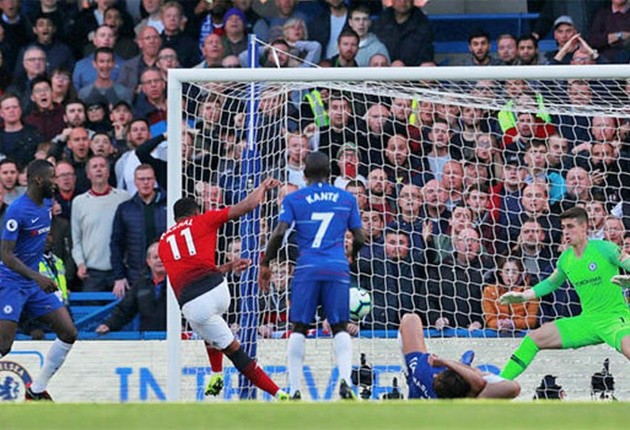 Alonso đã chấn thương trong pha ghi bàn của Martial? - Bóng Đá