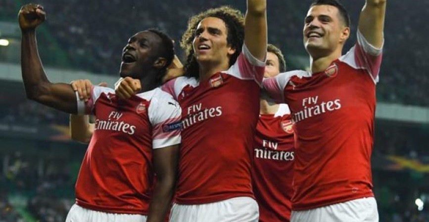 Đồng tình với Ozil, CĐV Arsenal không ngừng khen ngợi 