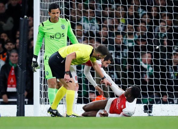guendouzi quẫn trí khi welbeck chấn thương - Bóng Đá
