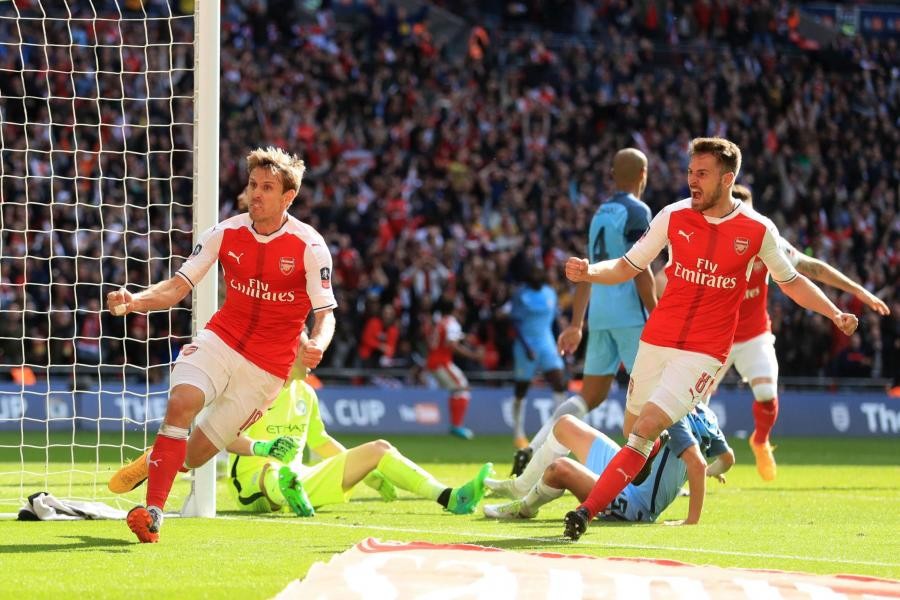Ghi bàn chẳng kém Chamberlain, hậu vệ Arsenal khiến CĐV hả hê - Bóng Đá