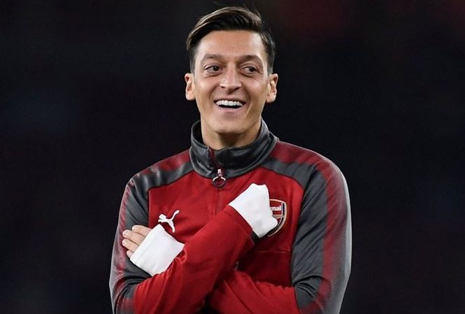 Hé lộ chi tiết khiến Mesut Ozil bật cười khi nhớ về bóng đá Việt Nam - Bóng Đá