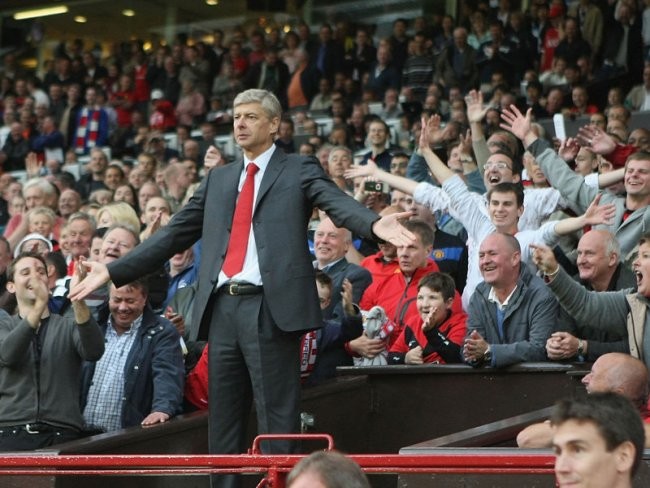 10 khoảnh khắc kinh điển nhất đại chiến M.U - Arsenal - Bóng Đá