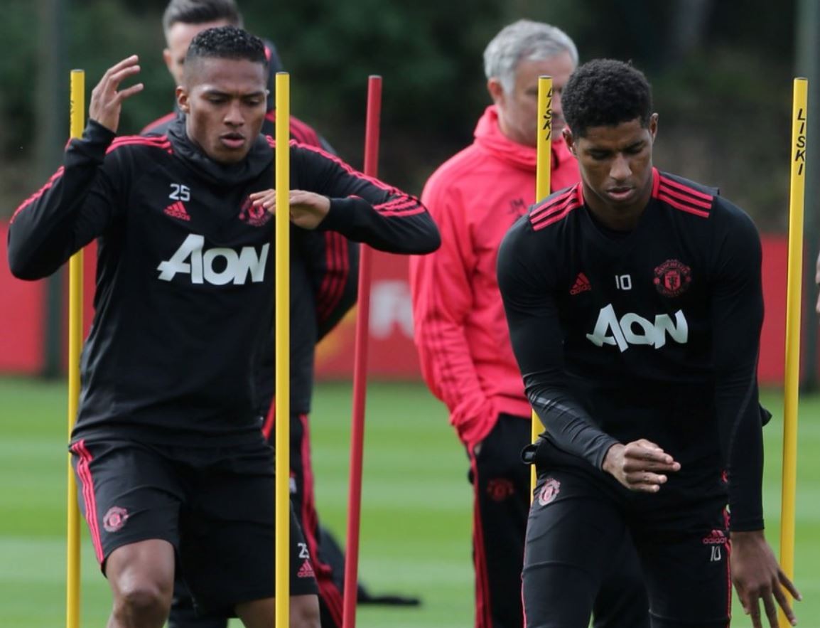 Xác định cái tên thứ 6 muốn đẩy Mourinho ra khỏi Man Utd (Valencia) - Bóng Đá