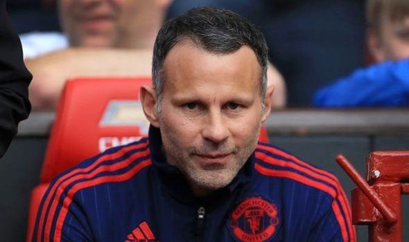 Huyền thoại M.U này sẽ dẫn dắt Quỷ đỏ, không phải Solskjaer - Bóng Đá