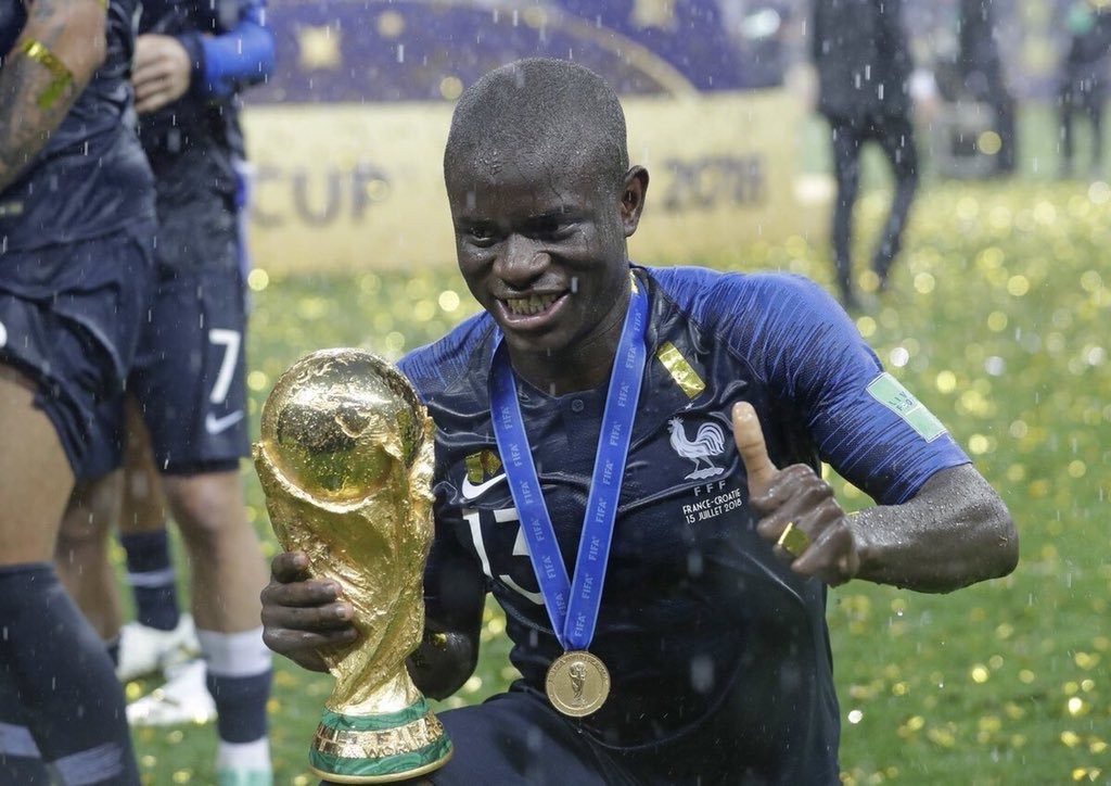 Kante nói về cảm giác cầm trên tay cúp vàng World Cup - Bóng Đá
