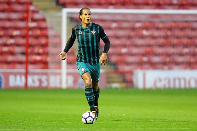 Virgil van Dijk trở lại ngày Southampton bị 