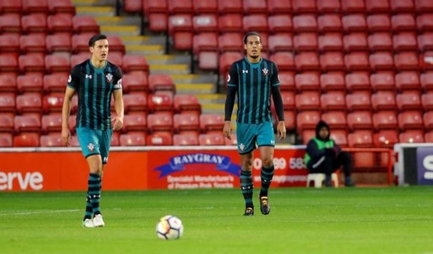 Virgil van Dijk trở lại ngày Southampton bị 