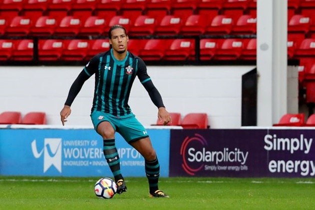 Virgil van Dijk trở lại ngày Southampton bị 