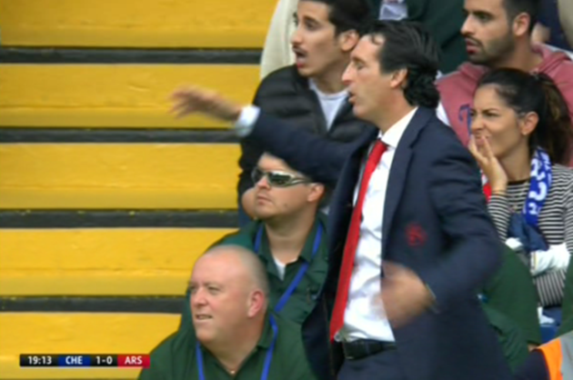 Emery chán không thèm nhìn với pha bỏ lỡ thảm họa của sao Arsenal - Bóng Đá