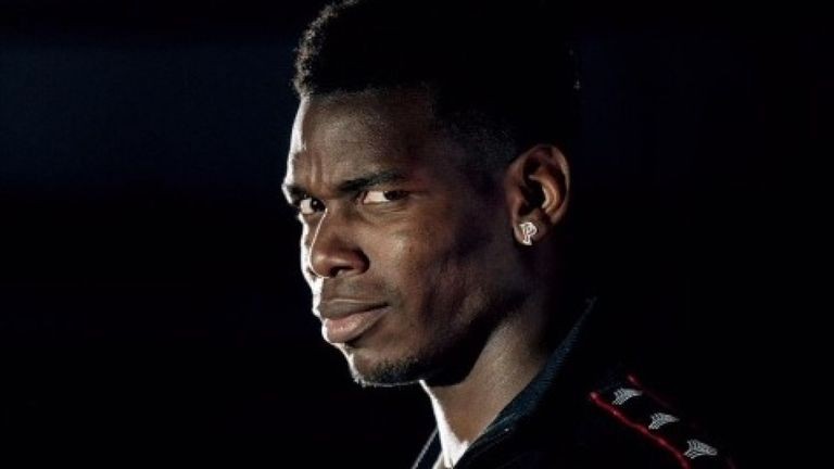 CĐV và huyền thoại M.U dạy dỗ Pogba vì phản ứng lỗ mãng với Mourinho - Bóng Đá